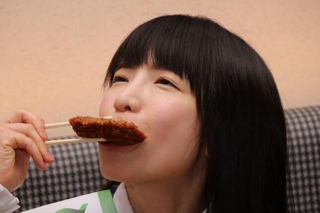 もえあず、「豪華」なひとり誕生日会　食べまくった食材とは