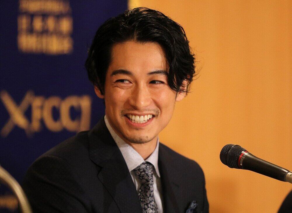 ディーン・フジオカ、五代友厚像と同じポーズ　新大河ドラマへ示した決意とは