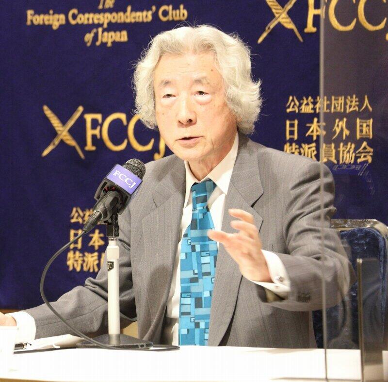 日本外国特派員協会で記者会見する小泉純一郎元首相。イラク戦争についても見解を述べた