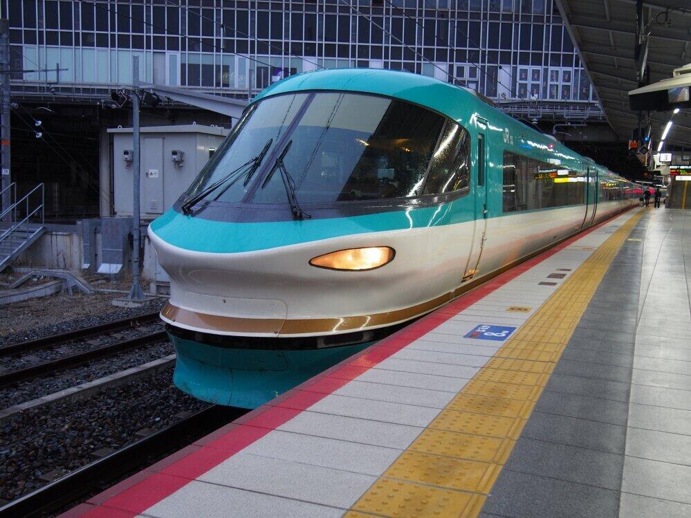 JR西日本「ローカル線見直し」の対象は？　鉄道路線の「通信簿」通過人員で考えると...