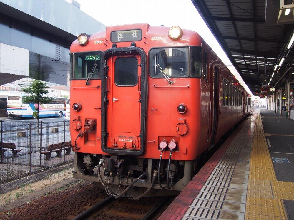 地方ローカル線の運命はどうなるのだろうか（岡山駅で発車を待つ吉備線の列車）