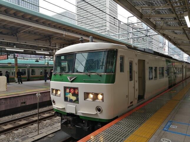 撮り鉄が線路侵入で緊急停車？　185系ラストラン前にトラブル続々、JR支社が警告する事態に