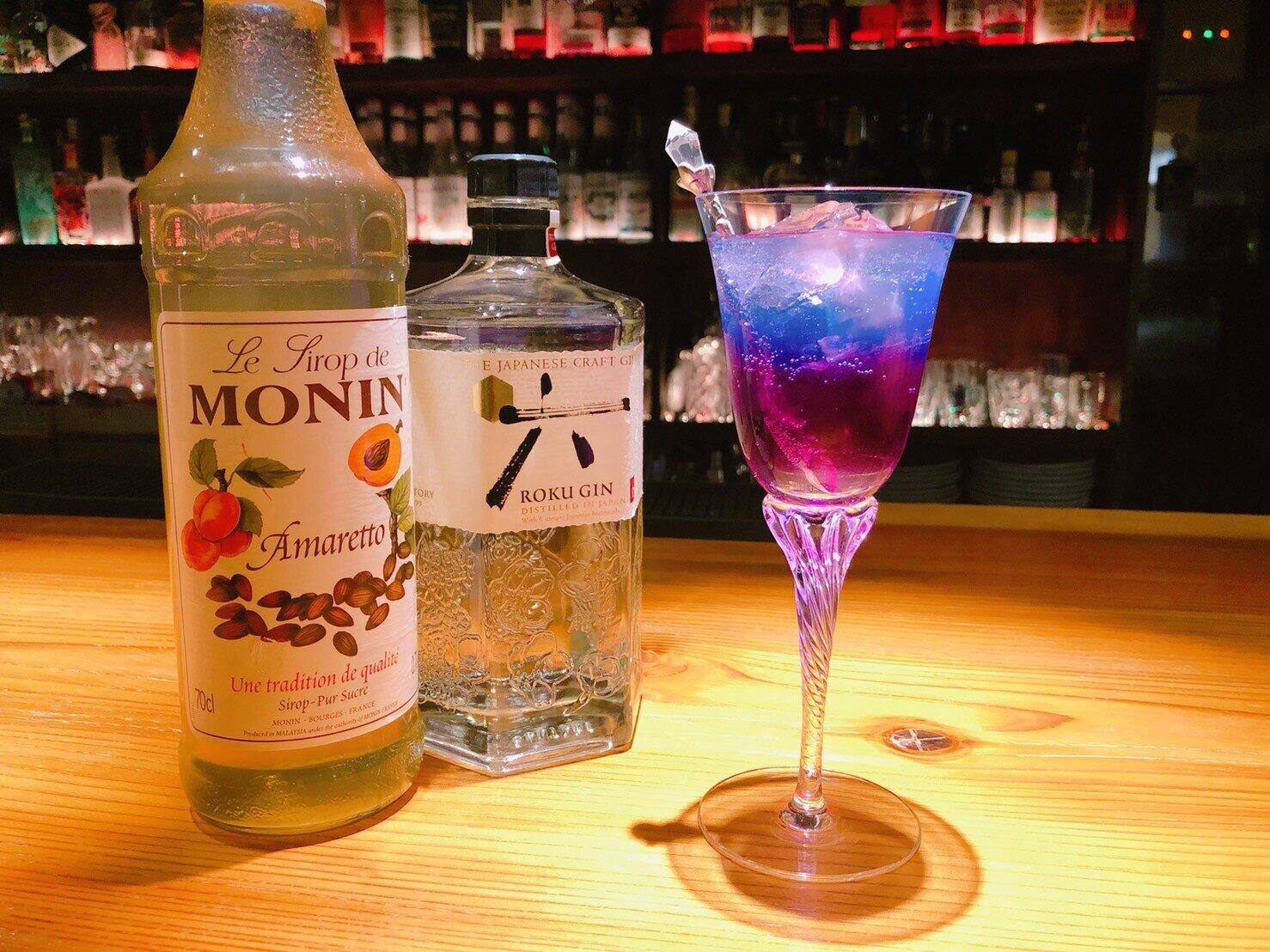 店員が「推し」のイメージにあわせたカクテルを提供