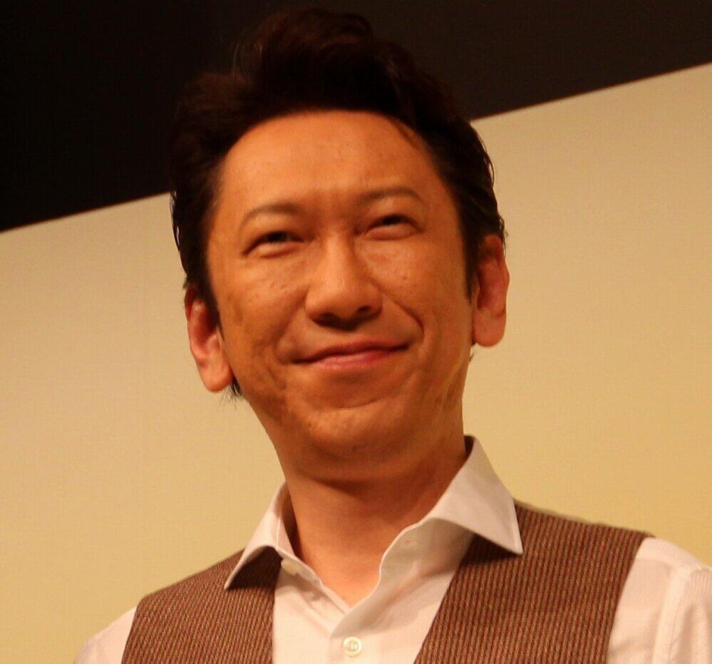 「彼女は美しい人でした」布袋寅泰、亡き母の写真公開に反響　「本当に綺麗」「目元が似てらっしゃる」