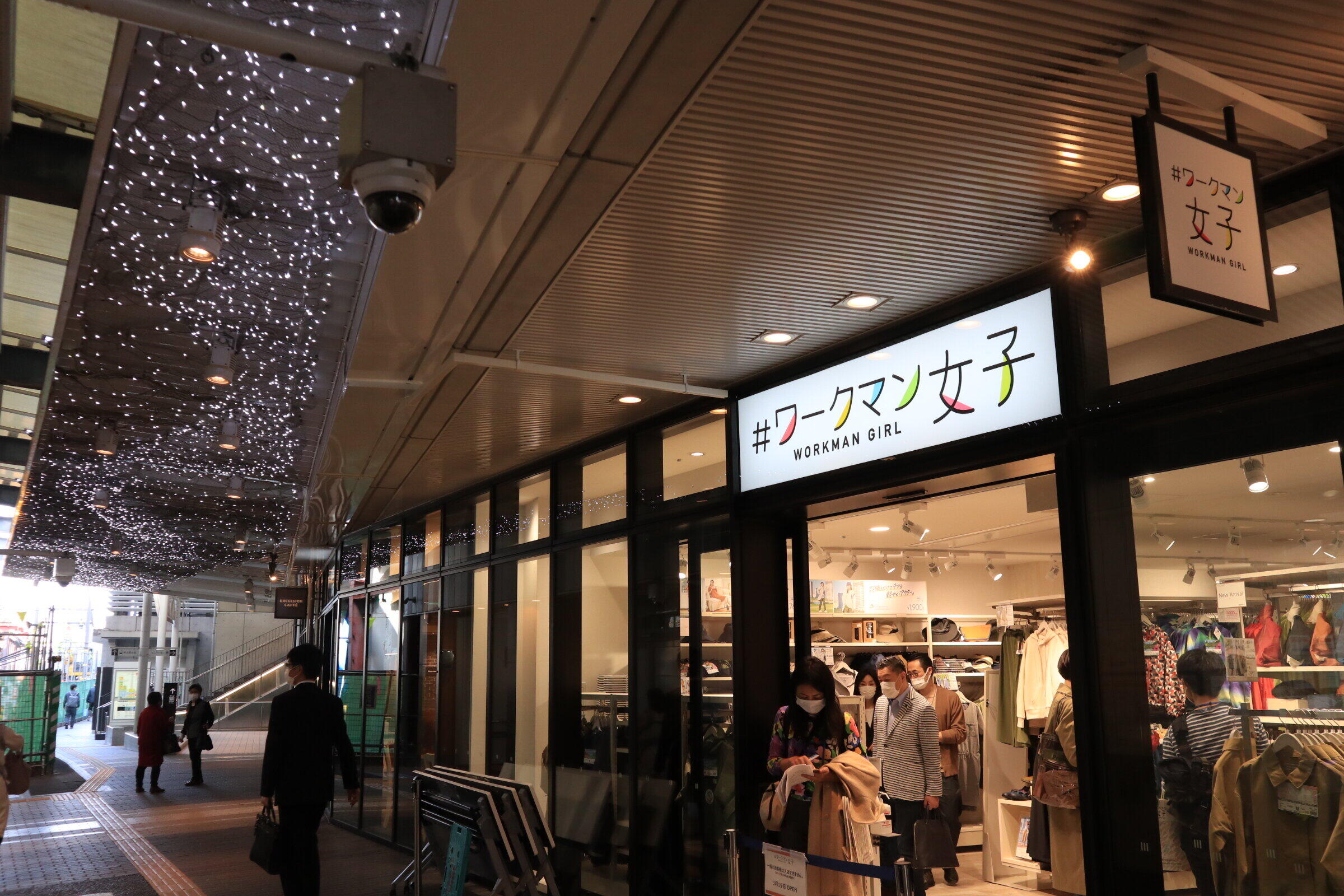 とうきょうスカイツリー駅出てすぐの場所にある「＃ワークマン女子　東京ソラマチ店」