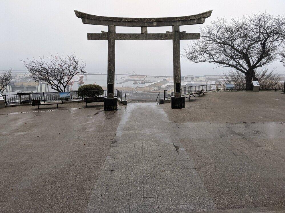 石巻市・日和山公園。東日本大震災では大勢がここに避難した。2021年3月20日夜の地震の後も、一部の住民が津波を警戒して一時避難してきた