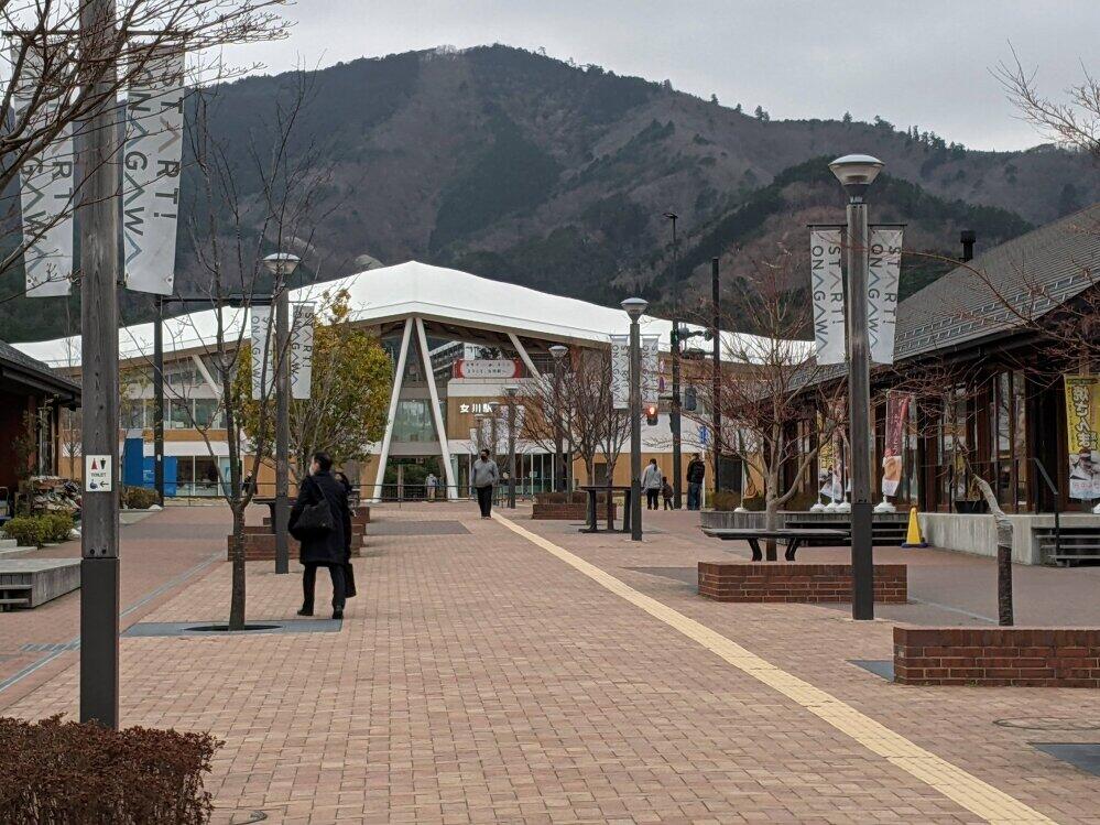震災で壊滅したJR女川駅周辺は、駅舎と商業施設が新たにつくられた
