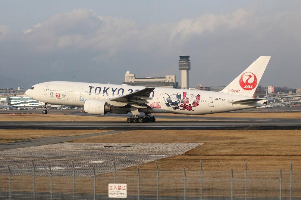 退役したボーイング777-200型機の中には、東京五輪・パラリンピックのための塗装機も。大会の開幕を待たずして引退退役することになった