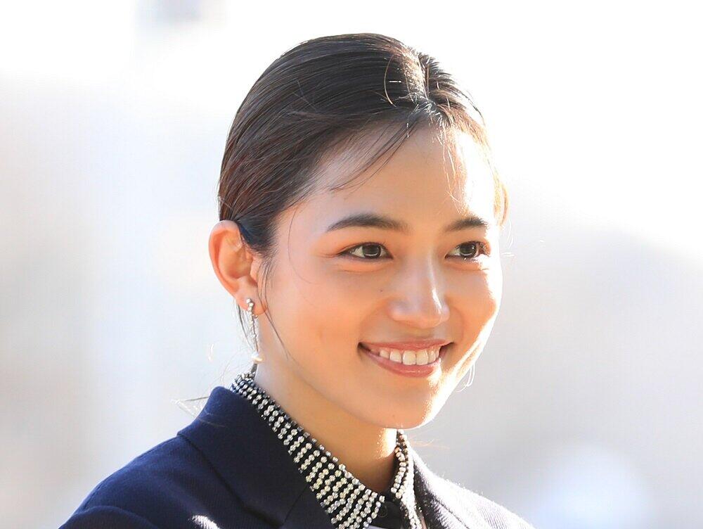 「割り勘計算できない」川口春奈が辿り着いた境地　財布には何十枚もの千円札が...