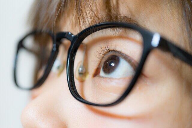 ブルーライトカット、子供への推奨は「根拠なし」　 眼科学会らが意見書「発育に悪影響与えかねません」