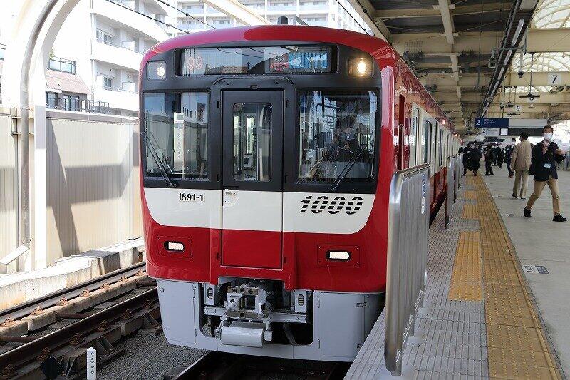 京急が新車両で初めて「トイレ」つけた理由とは？　「イベント列車」にどうしても生じる心配事