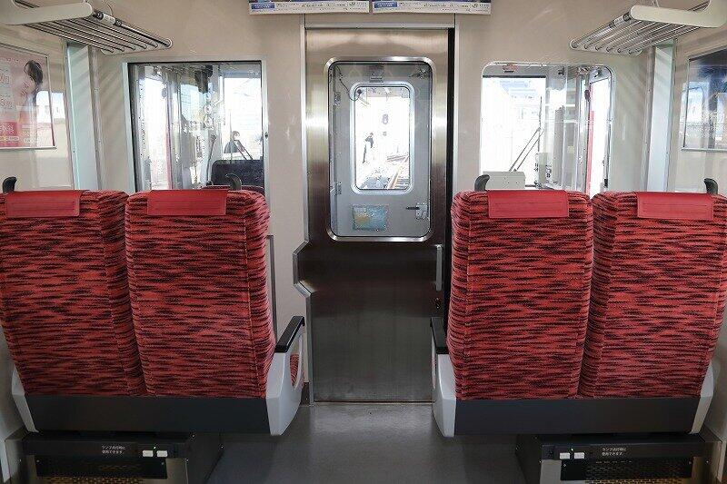 運転席後ろの「展望席」も復活した