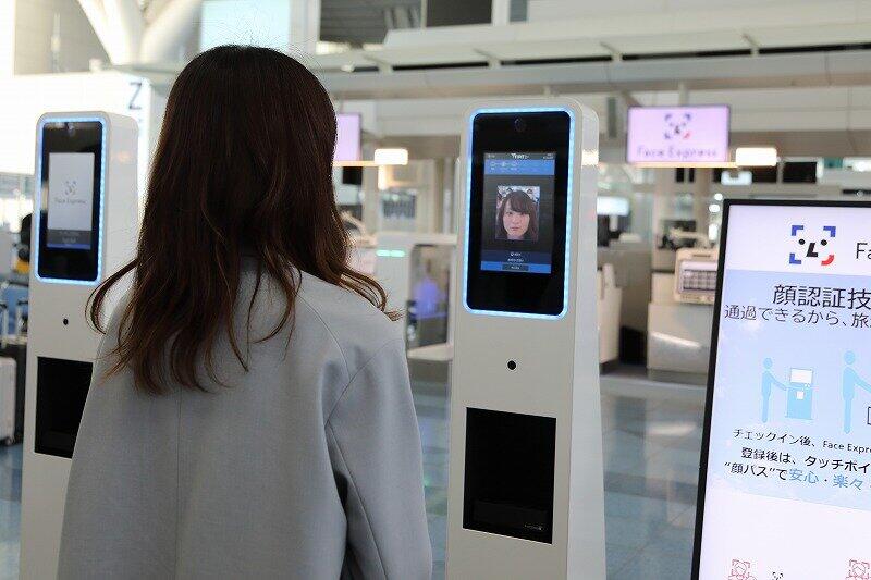 「顔パス」で飛行機に乗れる？　成田・羽田の国際線で実証実験...記者が試したその実力