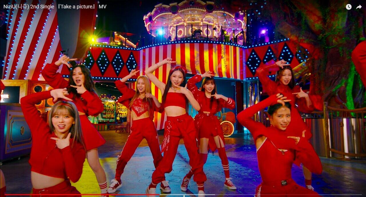 「Take a picture」ミュージックビデオより