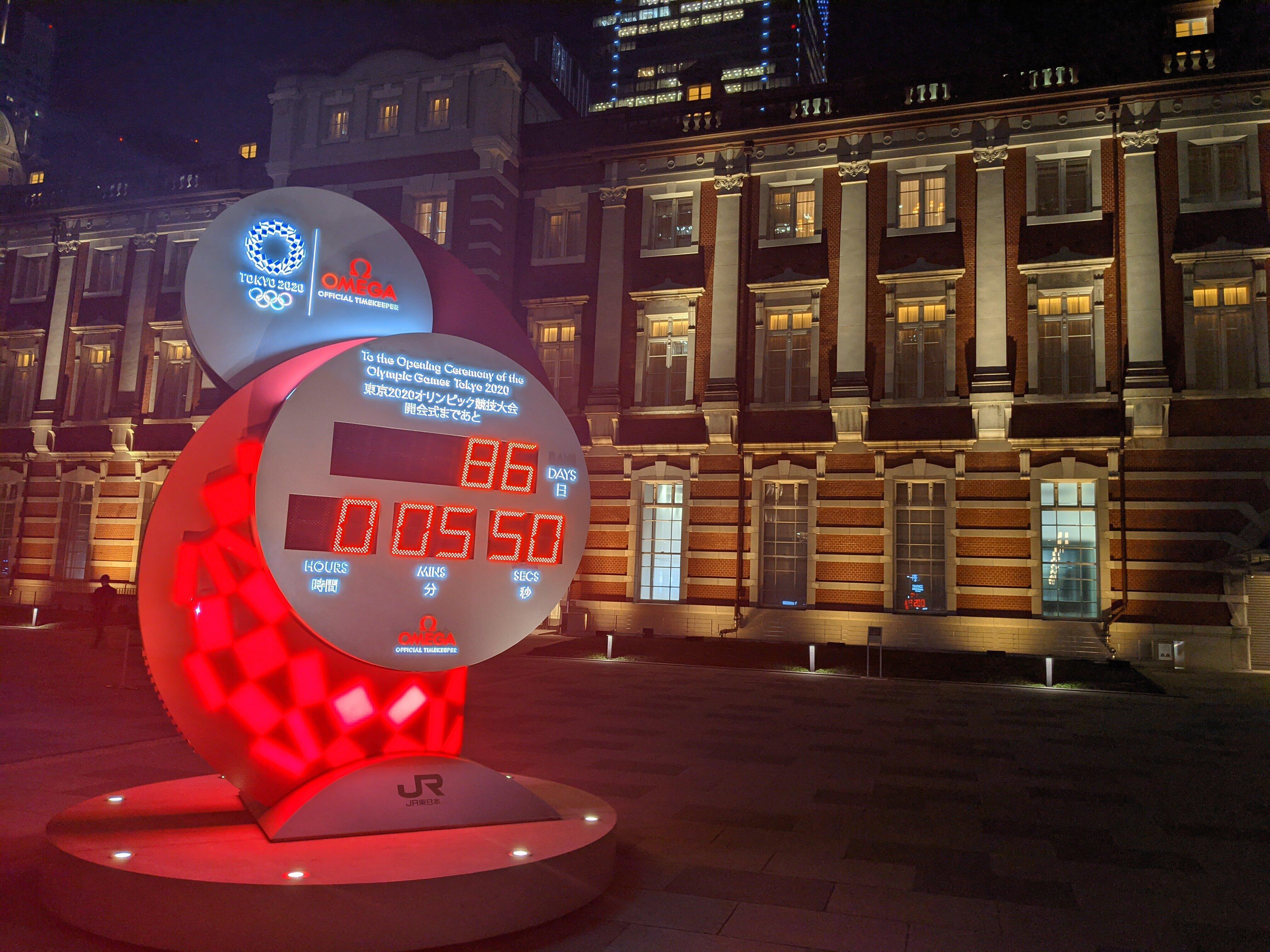 20時前の東京駅前（2021年4月28日撮影） 