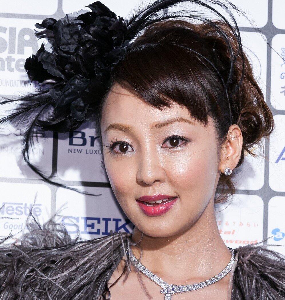 神田うの、美川憲一と合同誕生日会　「一緒にお祝いして頂きました」仲良しショット披露