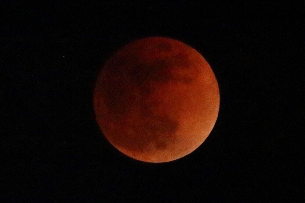 皆既月食を「怪奇現象」と言い間違い　「めざまし」キャスター慌てて訂正も...まさかのミスに視聴者爆笑