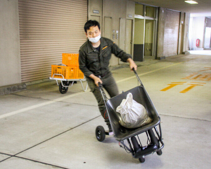 自転車のようにカーブ