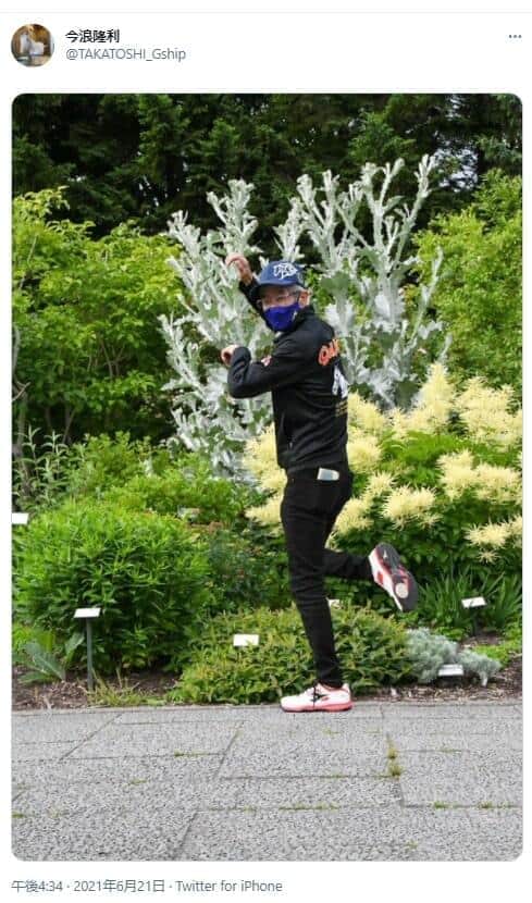 今浪厩務員も「ゴルシポーズ」？（今浪さんのツイッターより）