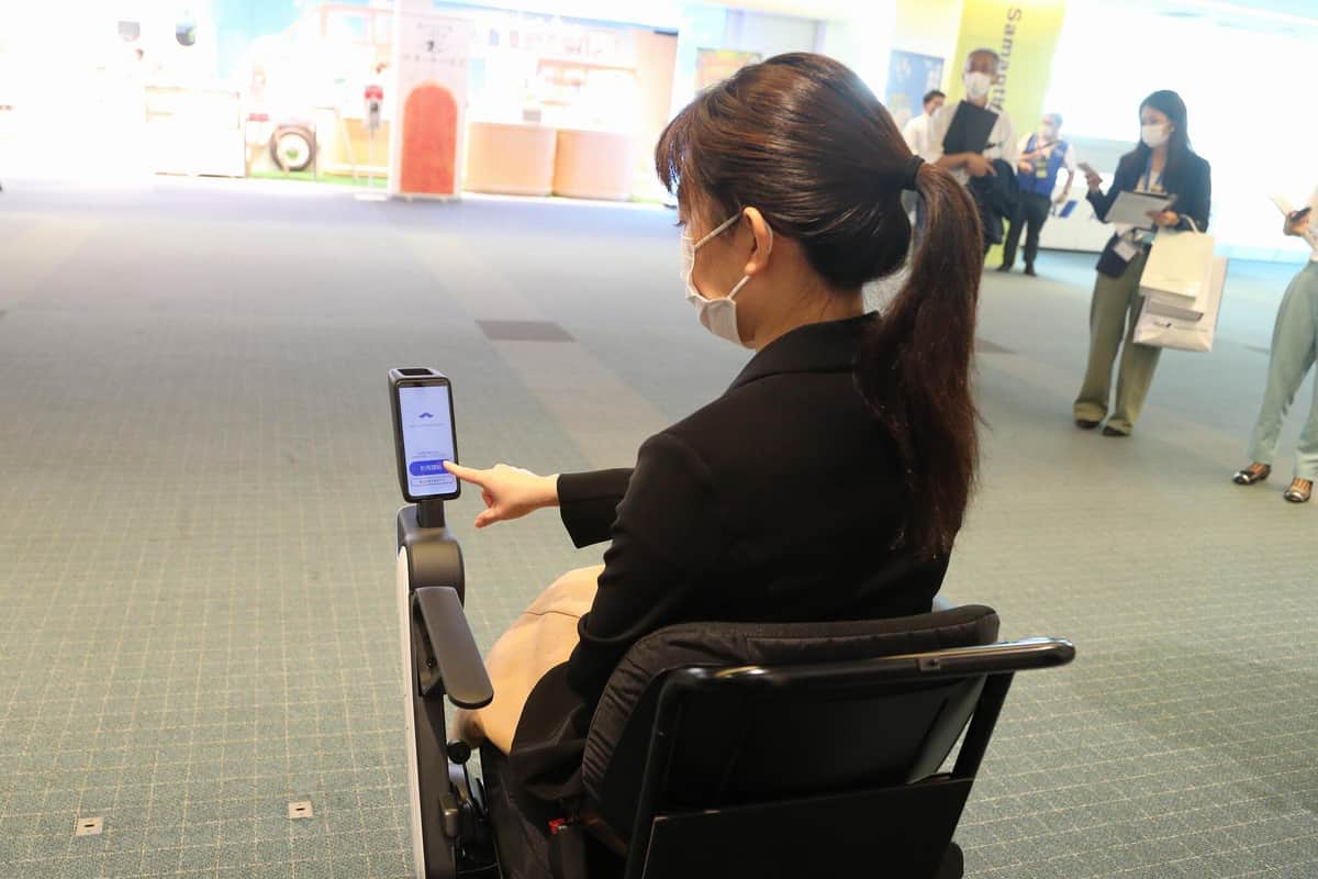 行き先をタッチパネルで指定すると動き出す仕組みだ