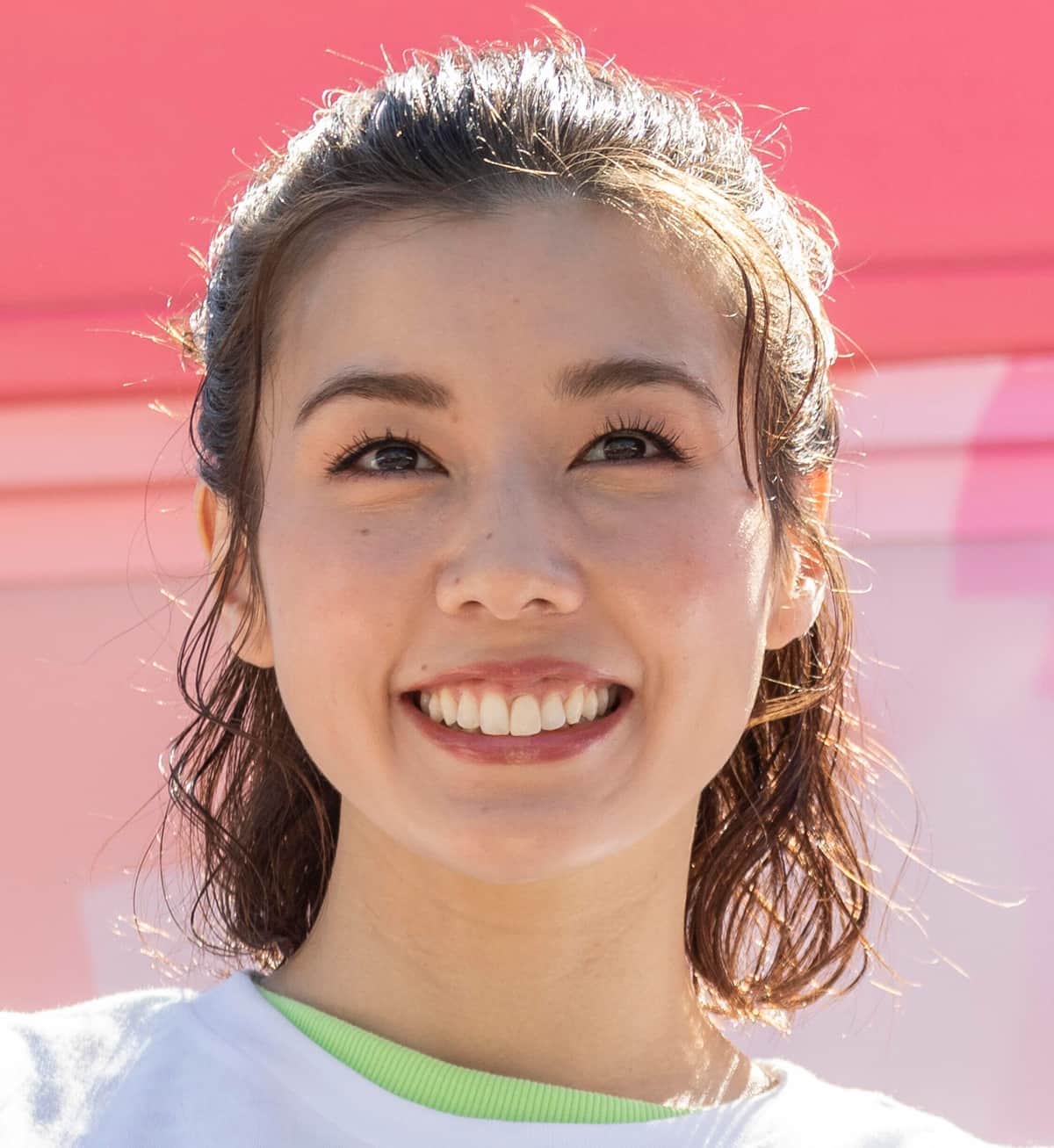 バレバレってレベルじゃない...！　仲里依紗、ド派手すぎる変装姿に総ツッコミ