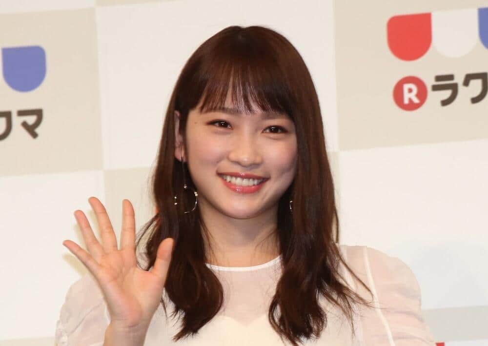 川栄李奈の前髪がない！　デコ出しショットに絶賛の声「パッと見別人」「可愛すぎる！」