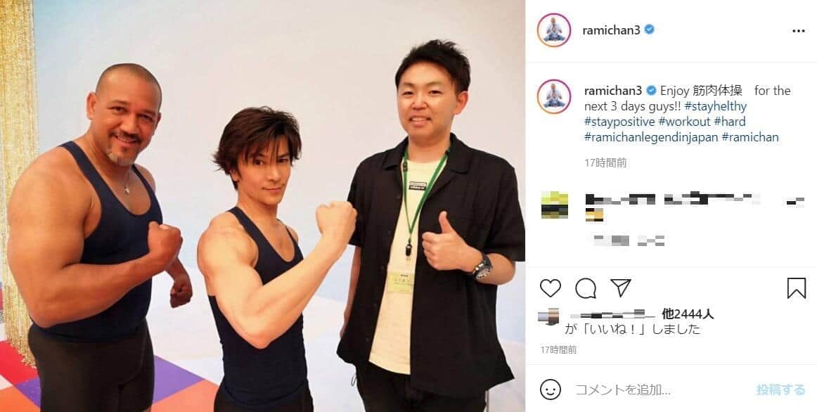 武田真治さん（中央）と写るアレックス・ラミレスさん（左）。ラミレスさんのインスタグラム（＠ramichan3）より