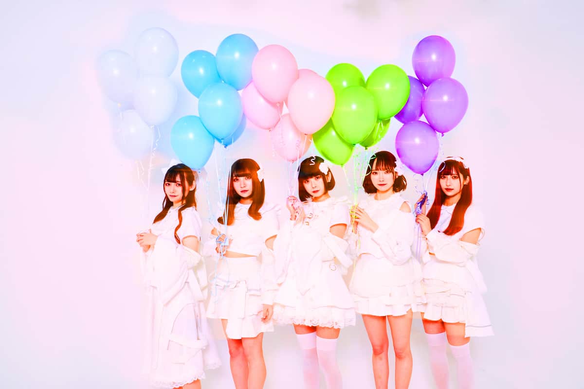 ゲリラ豪雨のライブ、アイドル運営が「神対応」　3500円Tシャツを無料配布...なぜ決断？担当Pに聞いた