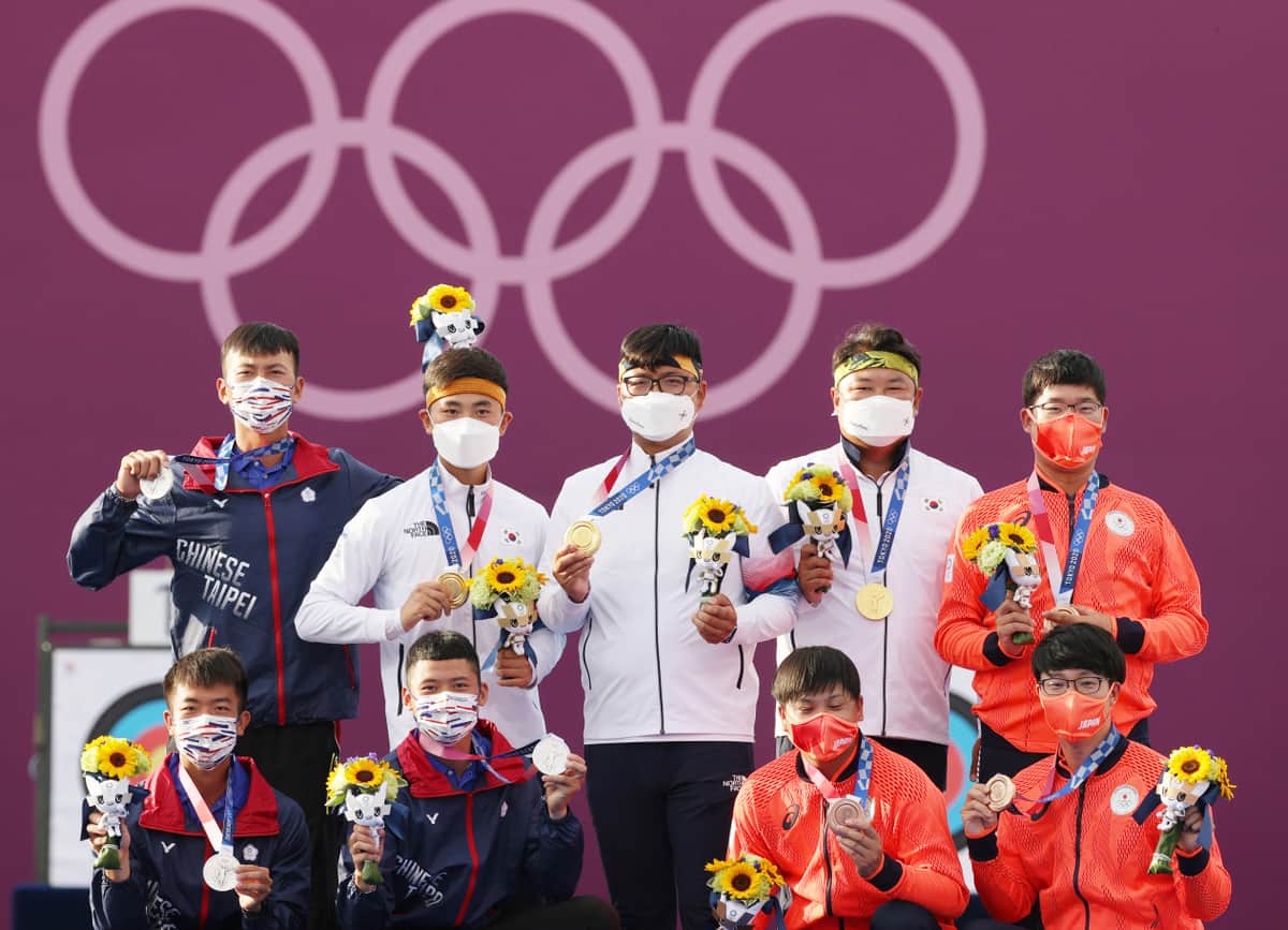 日韓台9選手が笑顔の記念撮影　五輪アーチェリー表彰式に感動の声「めちゃくちゃ微笑ましかった」