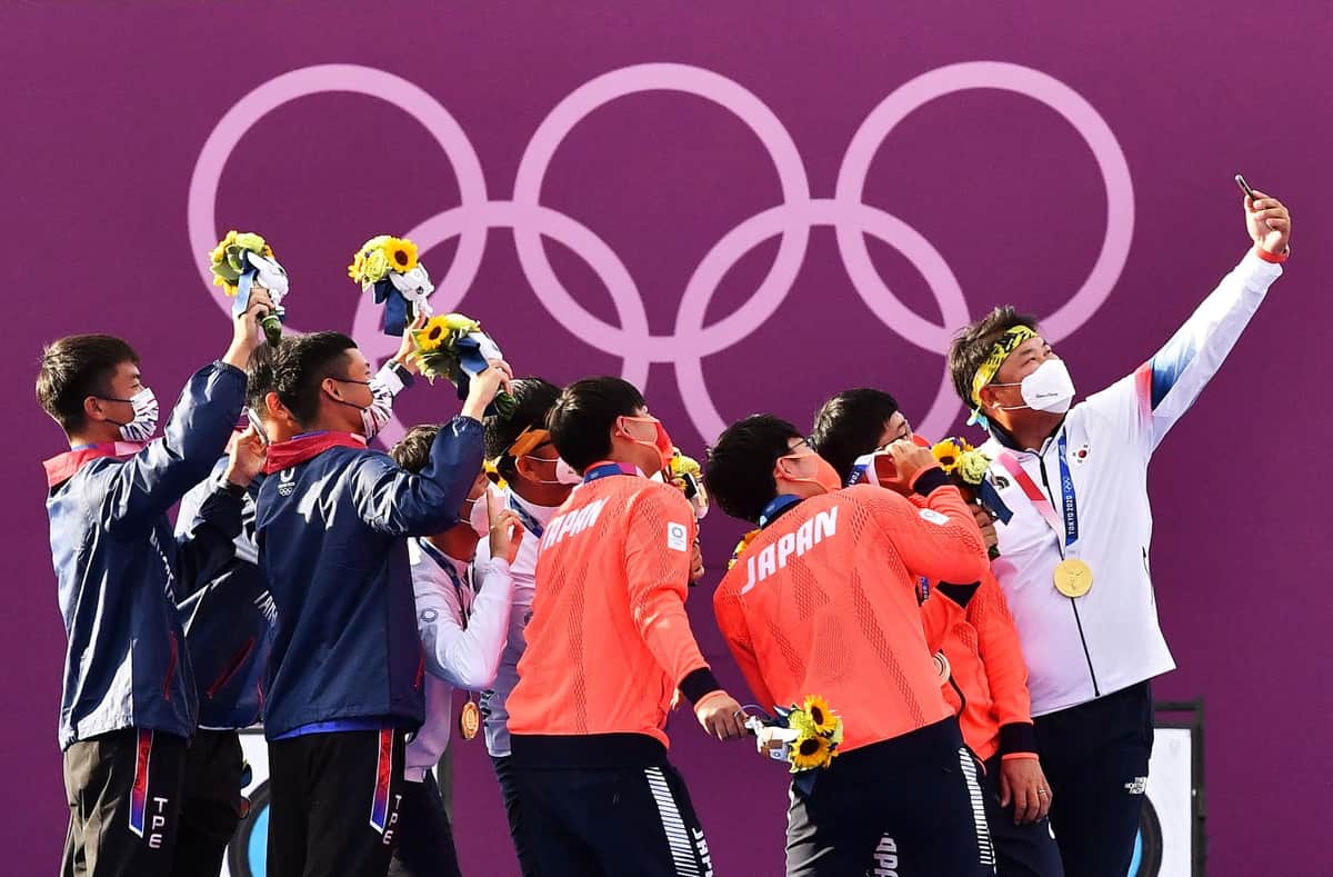 日本・韓国・台湾9選手の自撮り写真、アーチェリー連盟が公開　笑顔の1枚に「2万いいね」の反響