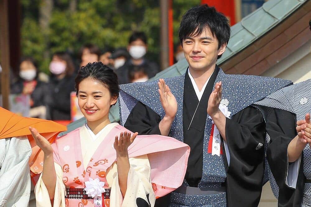 結婚を発表した林遣都さん（右）と大島優子さん（左）／アフロ