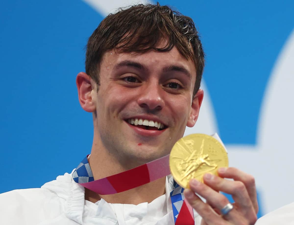 五輪の競泳会場でまさかの「編み物」　飛び込み金メダリストの「意外な趣味」に注目