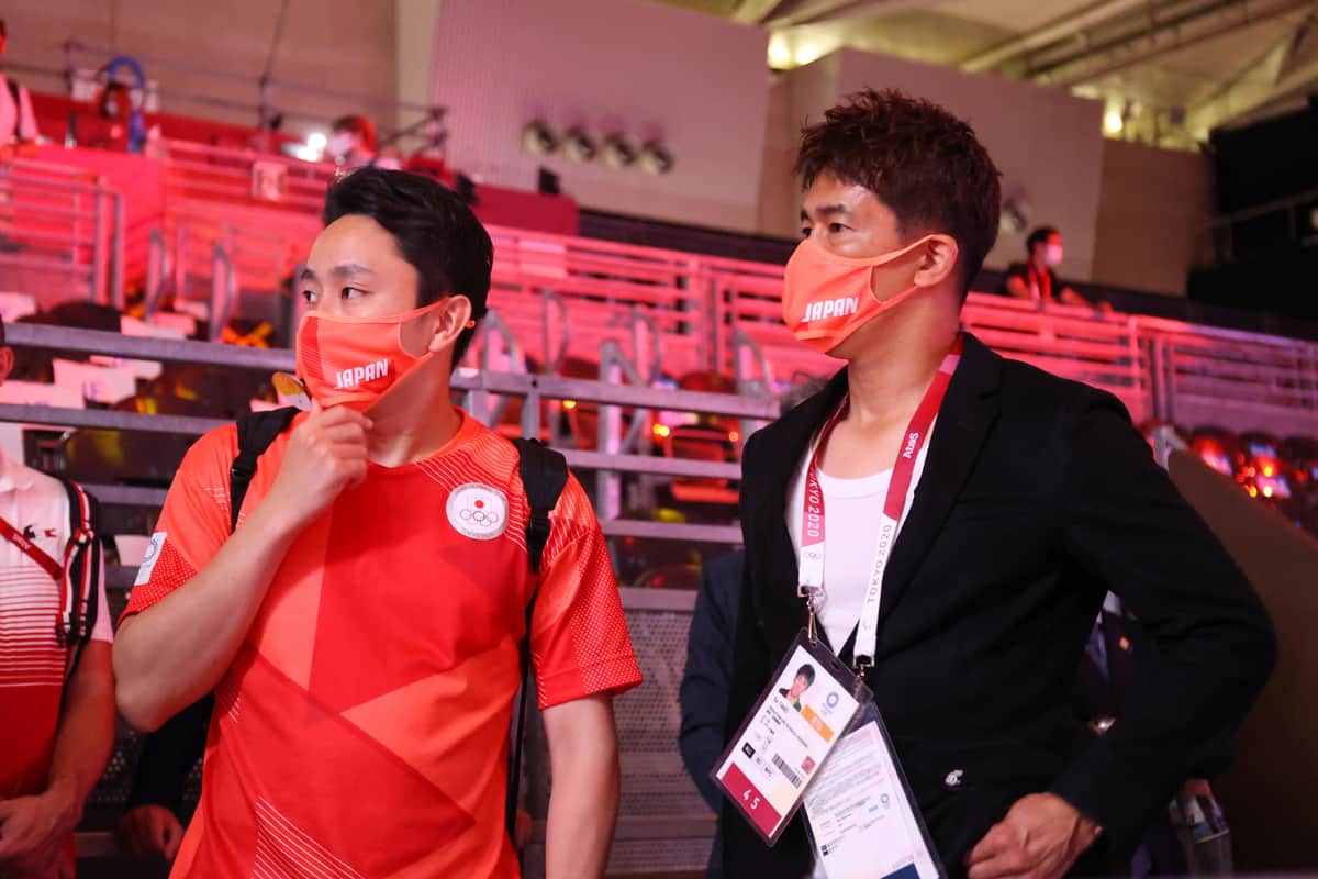 日本フェンシング協会前会長の太田雄貴さん、現会長の武井壮さん（YUTAKA/アフロスポーツ）