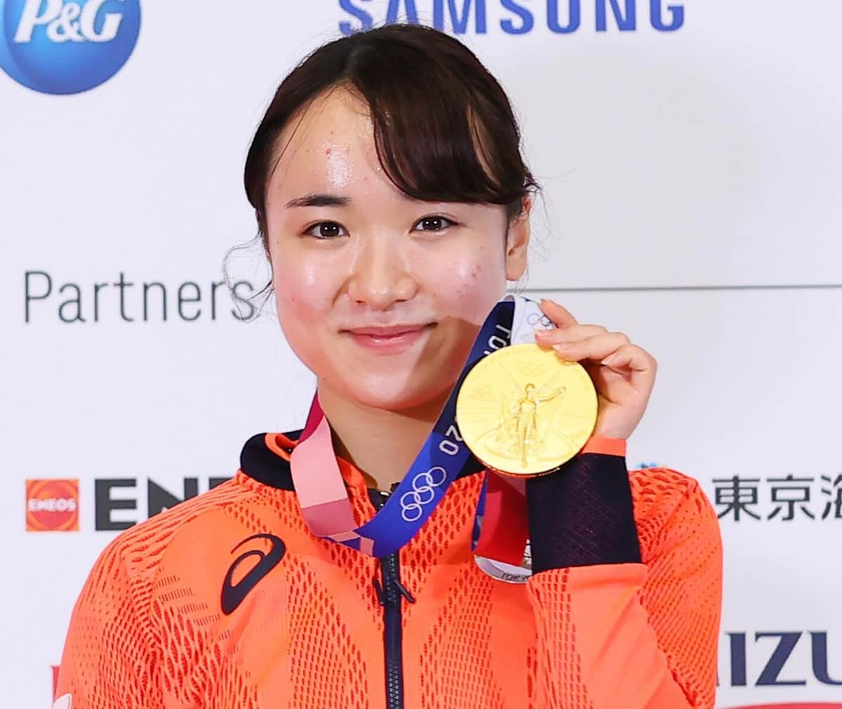 「やっと神様が美誠にご褒美をくれた」　五輪卓球・早田ひなが、伊藤美誠の金メダルに涙した理由