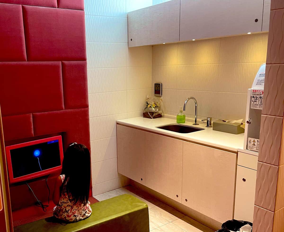 子どもが待つためのスペースも(画像：@sayurice_ さん提供)