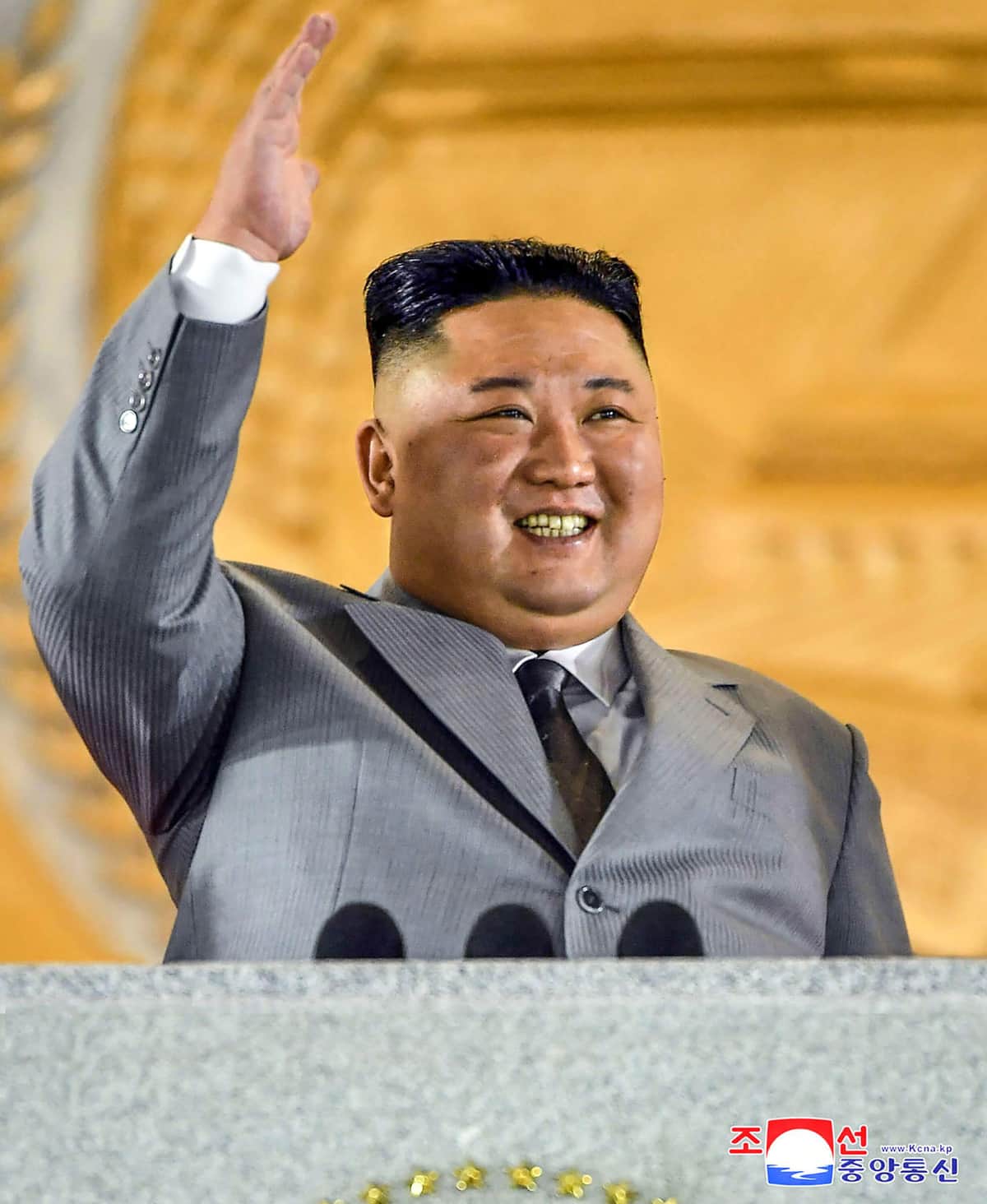 2020年10月、北朝鮮の党創建75年軍事パレードに出席した金正恩総書記（提供：KNS/KCNA/AFP/アフロ）
