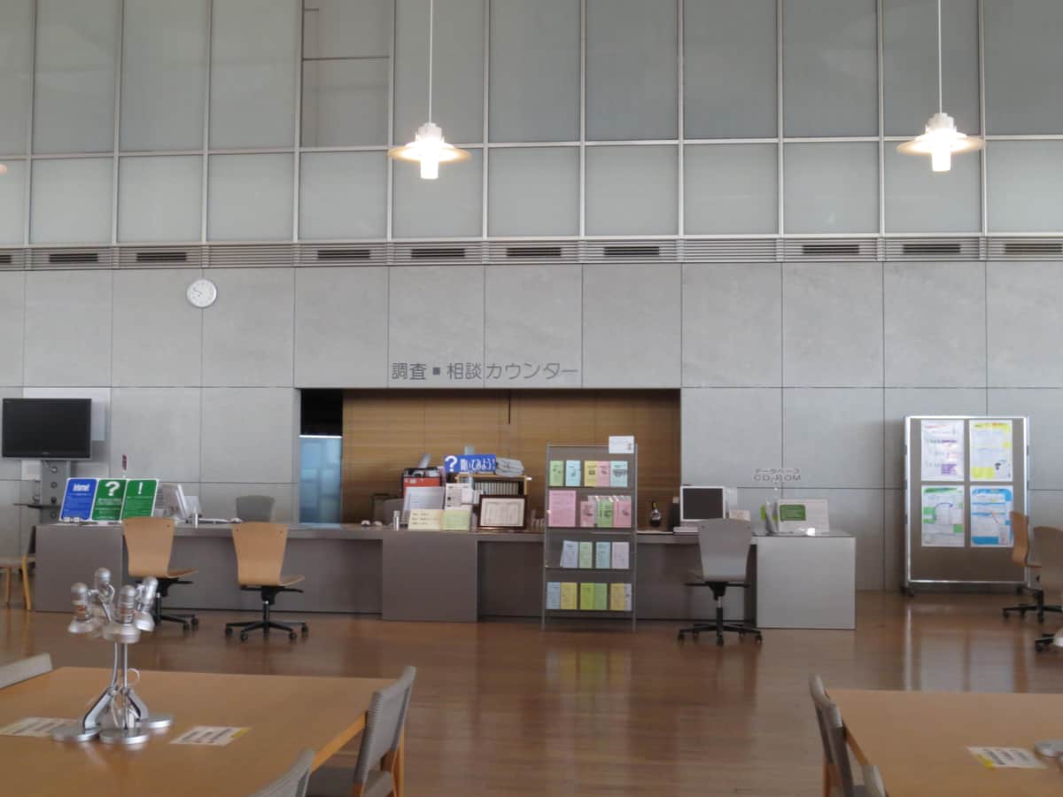 福井県立図書館の相談カウンター