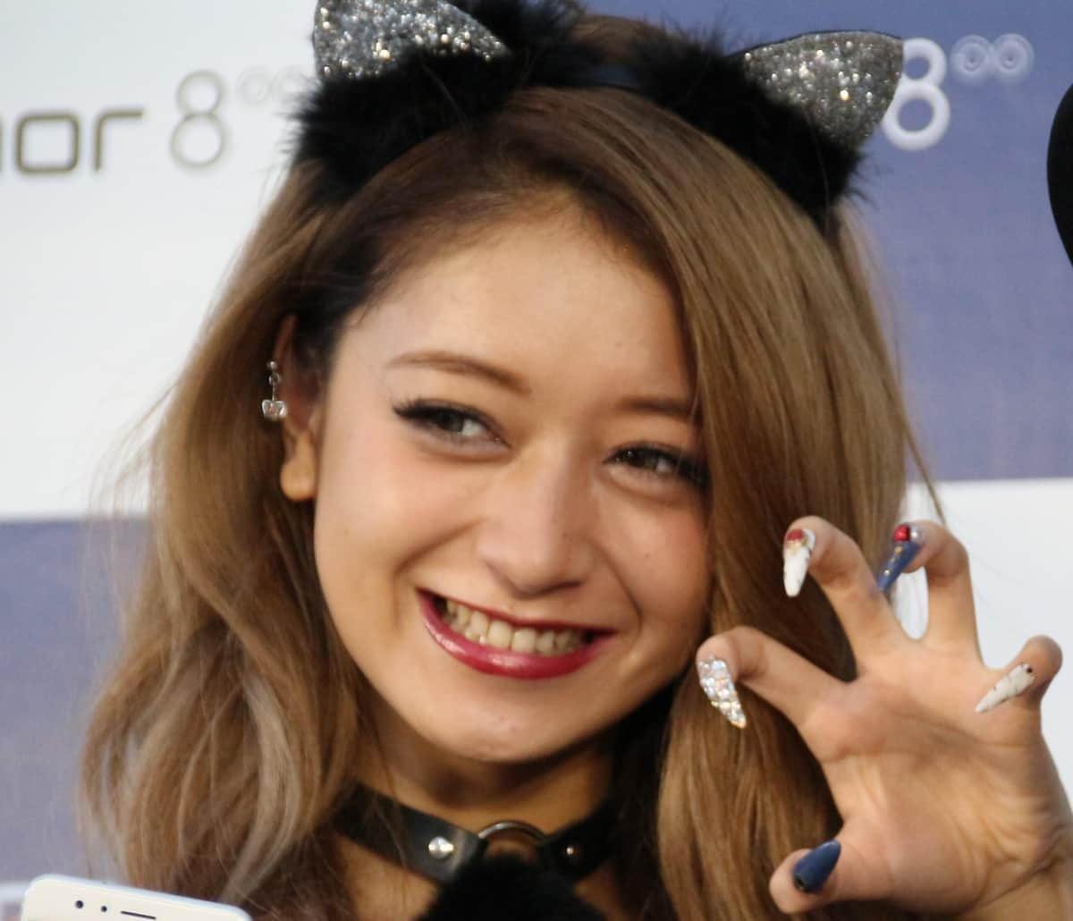 みちょぱ、圧巻の「美腹筋」披露　「ヤバい」「声出た」「細くて割れてる」