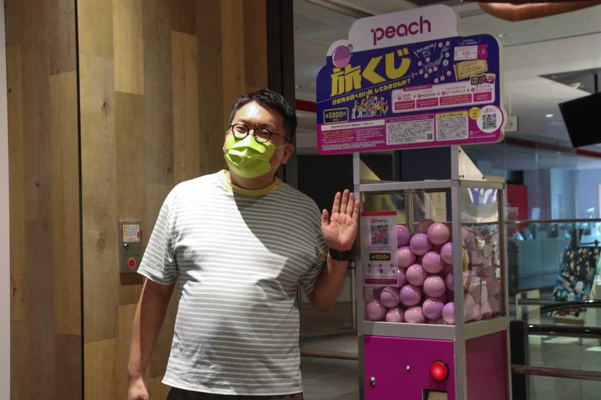 旅くじを企画した小笹さんは、想定以上の売り上げに驚く