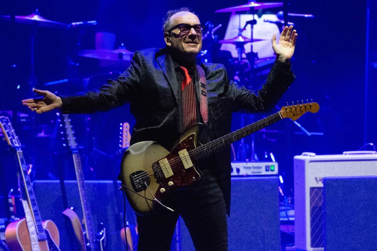 イングランドのミュージシャン、エルヴィス・コステロさん（写真：Photoshot/アフロ）