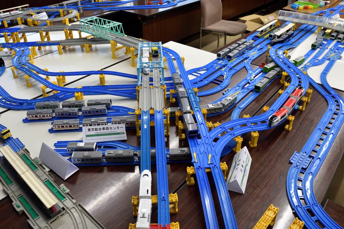 実物の複雑な配線の中で列車を動かす。これは大崎駅周辺