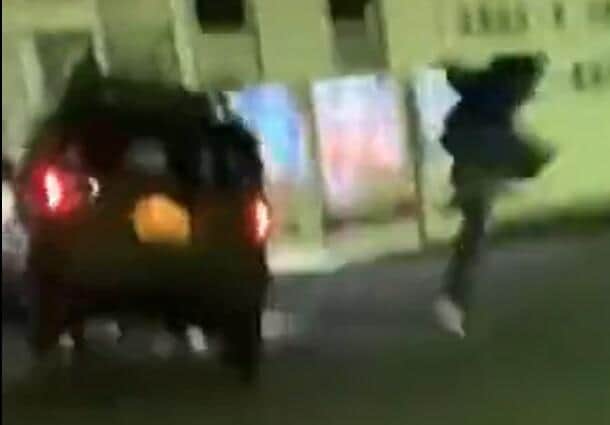 車はそのまま店舗入口に突っ込んだ（TikTok投稿動画から）