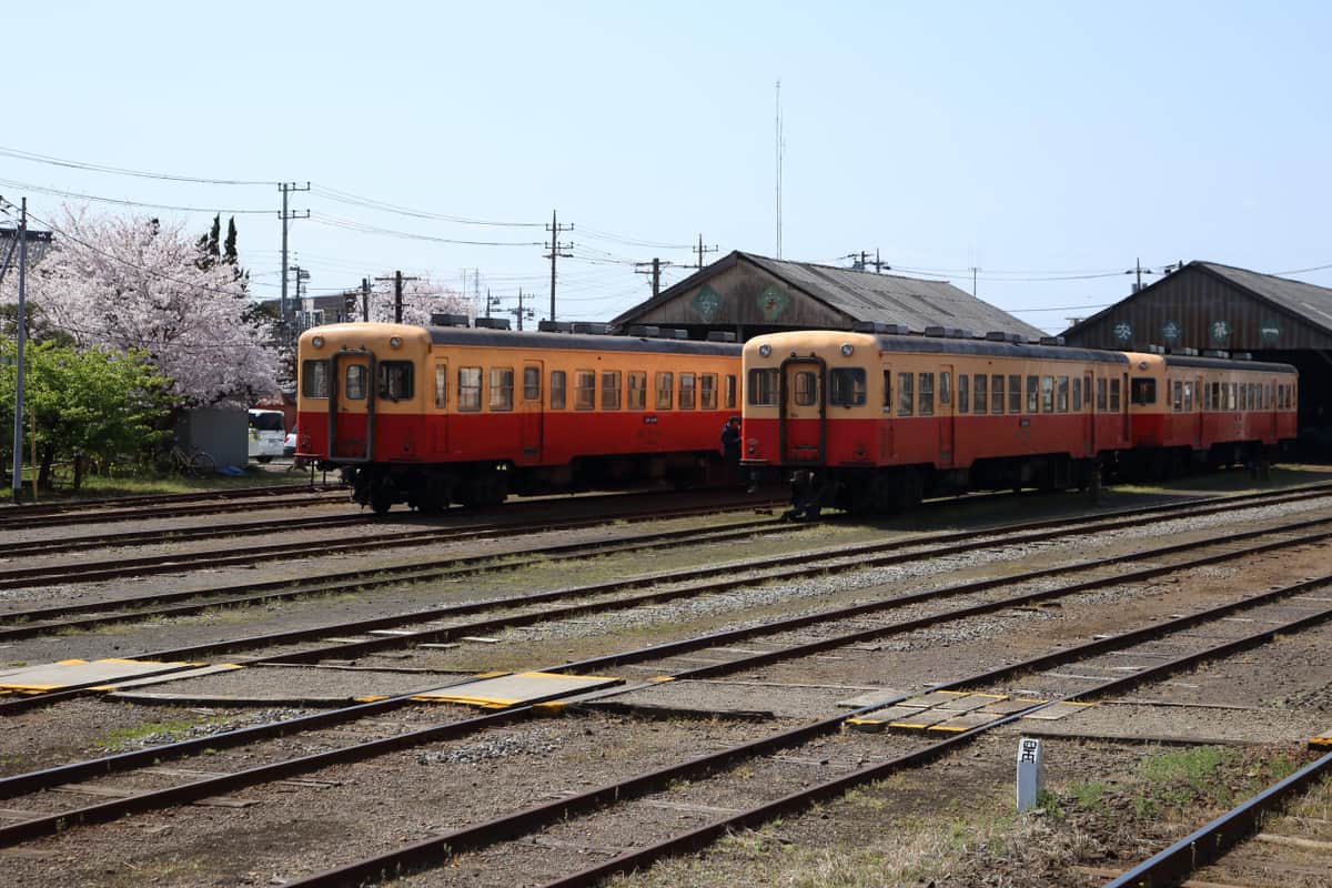 沿線風景も懐かしくのどかな小湊鉄道

