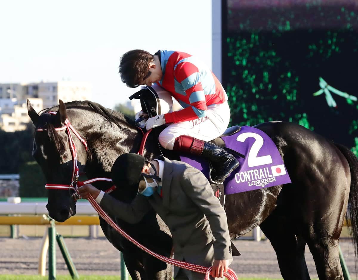 引退コントレイルの お辞儀 に感動 騎手の動きとシンクロ こっちまで泣いてしまいました J Cast ニュース