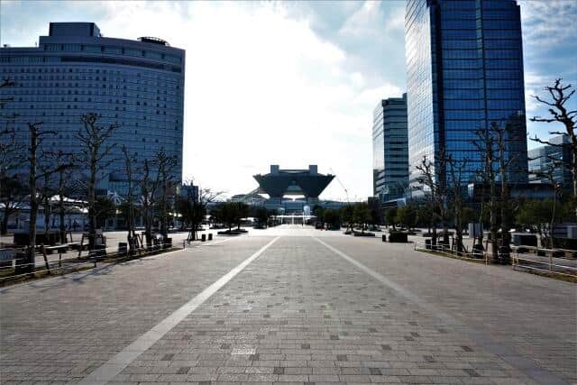 左手が東京ベイ有明ワシントンホテル、中央の建物が東京ビッグサイト