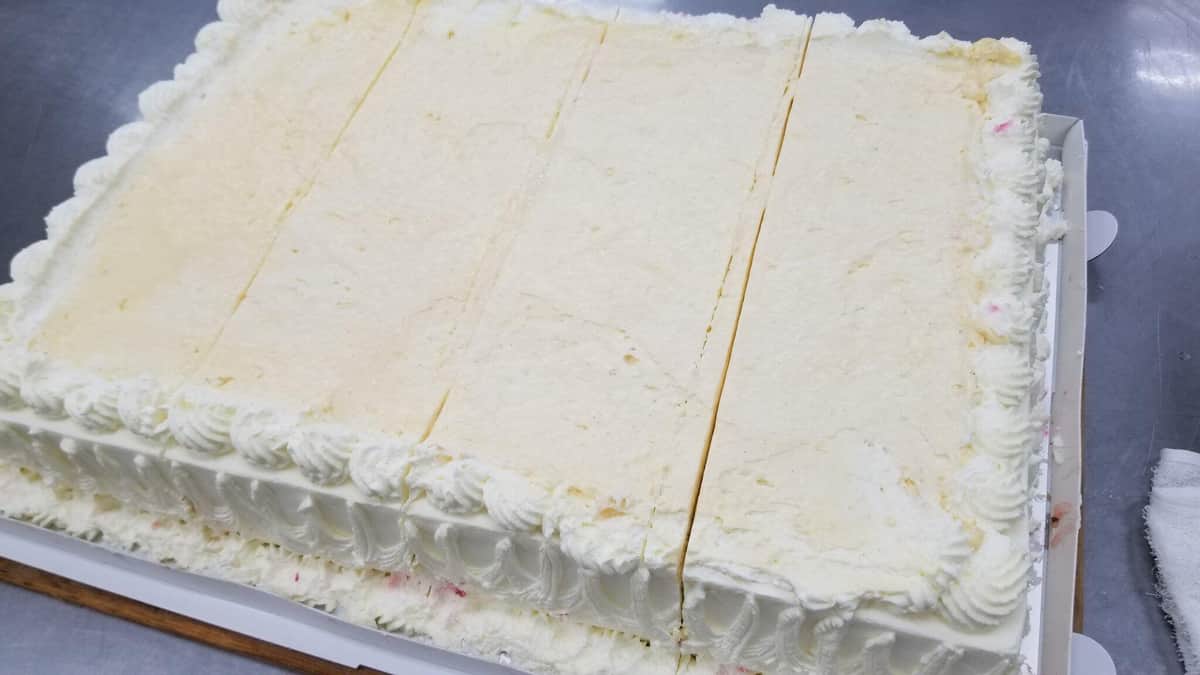 デコレーションを取り払ってからカット