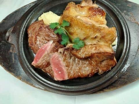 牛サーロインステーキ＆チキンソテーが食べ放題