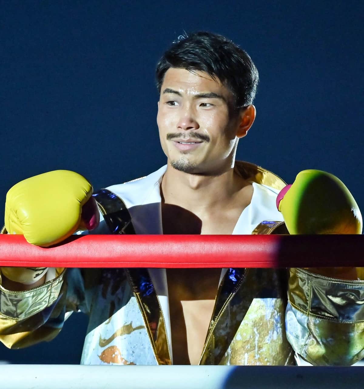 中国選手が日本人ボクサーに「反則連発」投げ技も　世界王者怒り「事故が起きても不思議じゃない」