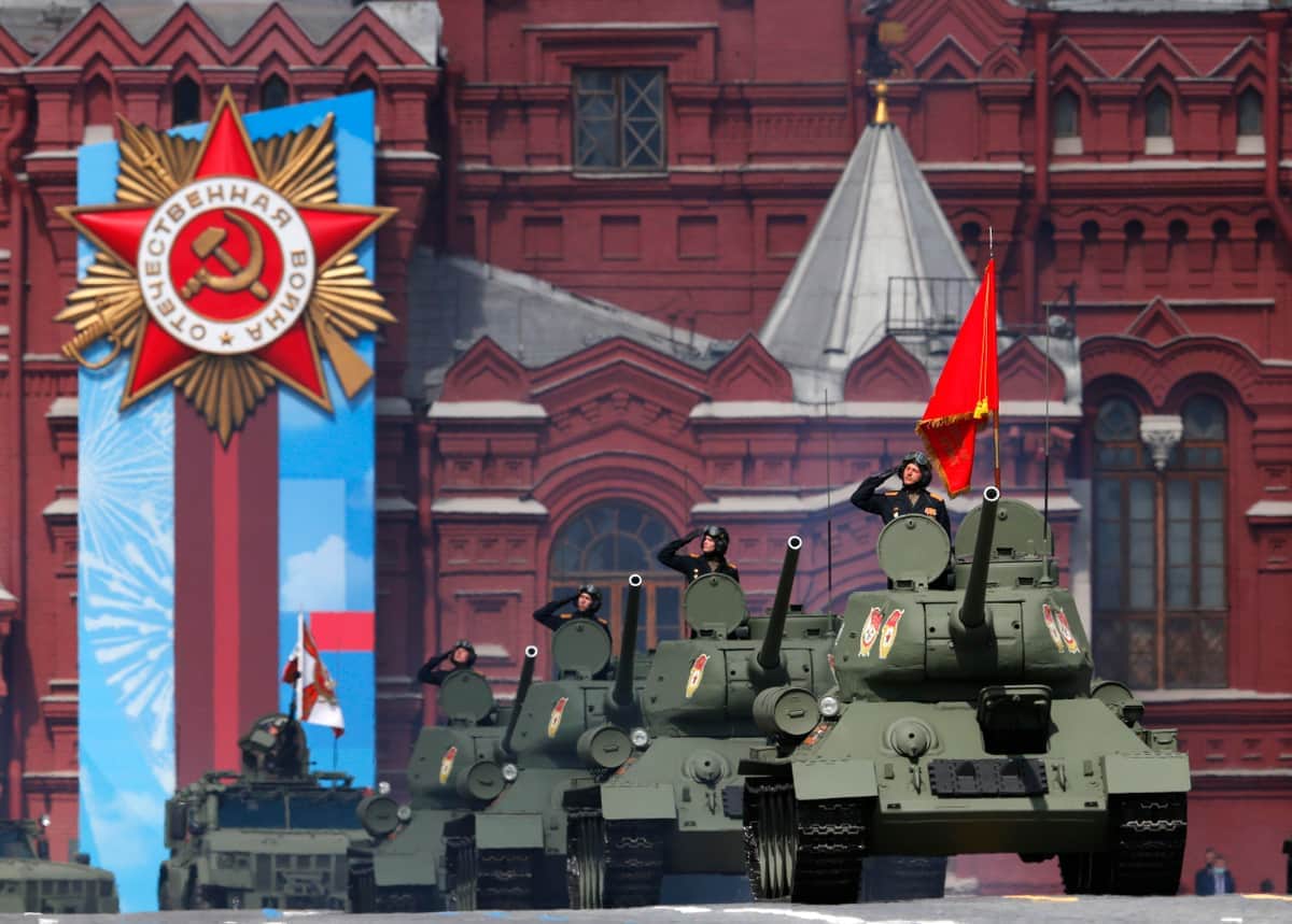 ロシアは現代でも対独戦勝記念日の5月8日にはソ連時代の兵器を再現したパレードも行う（写真：AP/アフロ）