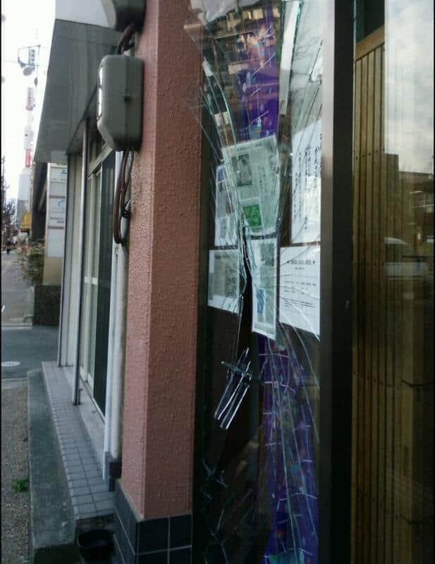 （横から見た美術館の入口）